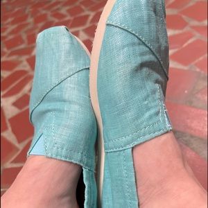 Teal Sparkly Toms, size 8, LIKE NEW ⭐️